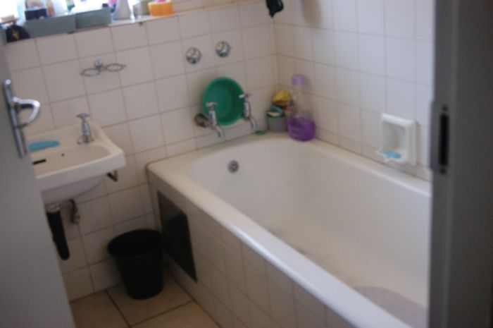 2-Bedroom Apartment in Muckleneuk For Sale, near schools and shopping centers.
