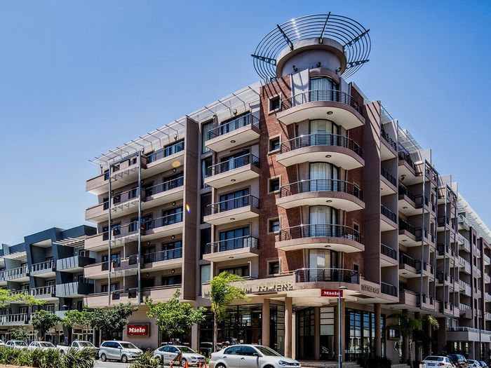 Umhlanga Ridge Apartment For Sale: Rooftop pool, secure parking, near beach and shopping.