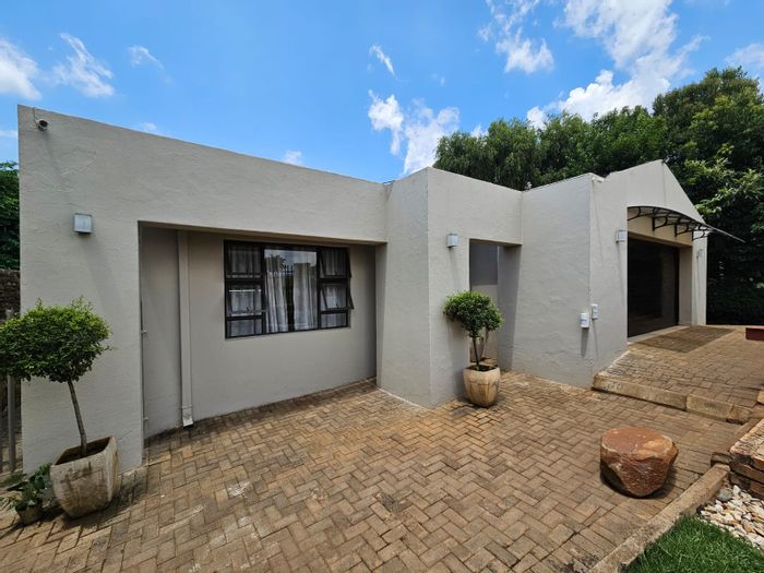 Property #ENT0270088, House for sale in Hills View