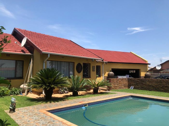 For Sale: Klopperpark Home with 3 Beds, Pool, Lapa & 6-Car Garage