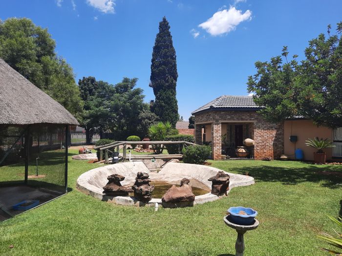 Mayfield Park House For Sale: Main house, garden cottage, workshop, pool, lapa.