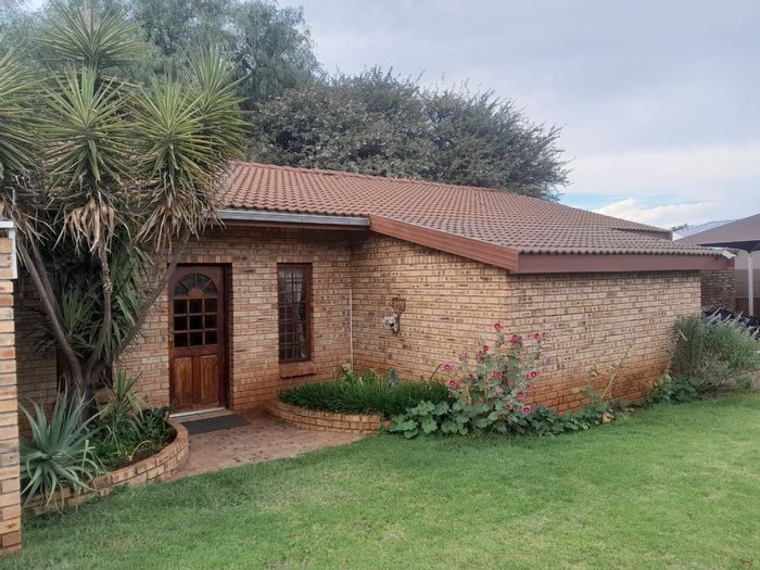 Property #ENT0270386, House for sale in Kuruman Central