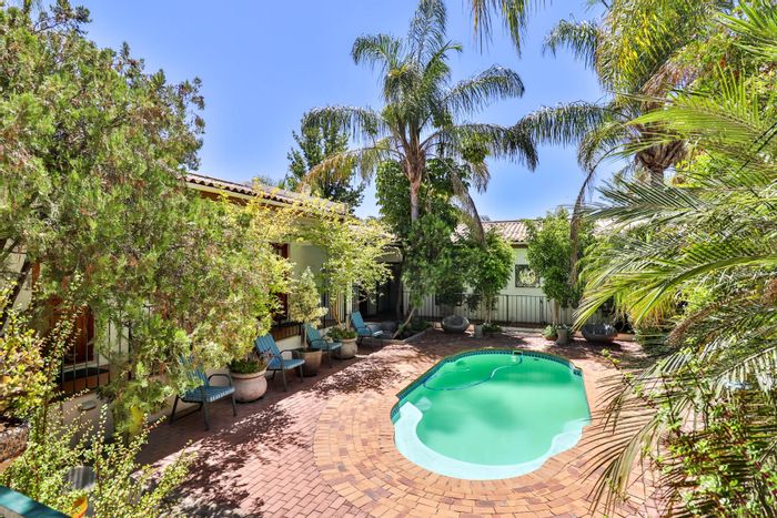 For Sale: House in Clanwilliam Central with 9 en-suites, pool, and braai area.