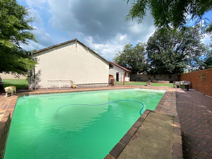 Property #ENT0270543, House for sale in Secunda Central