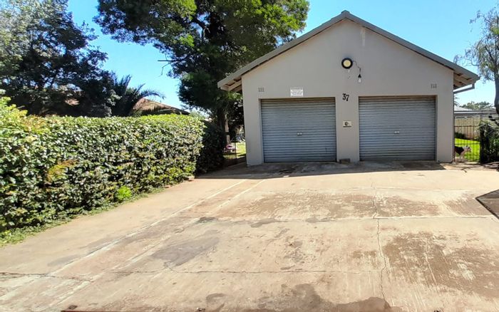 Property #ENT0270598, House pending sale in Westonaria Central