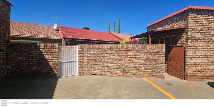 Property #ENT0270510, Townhouse for sale in New Park