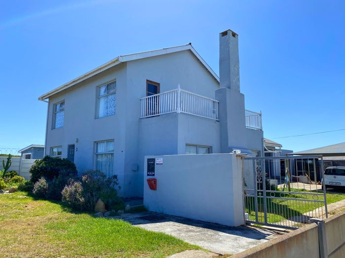 Kleinbaai House For Sale: Three bedrooms, garages, workshop, pet-friendly, coastal living.