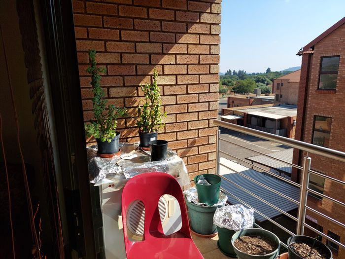 Apartment for Sale in Montana Tuine: 2 beds, balcony, retirement amenities, secure living.