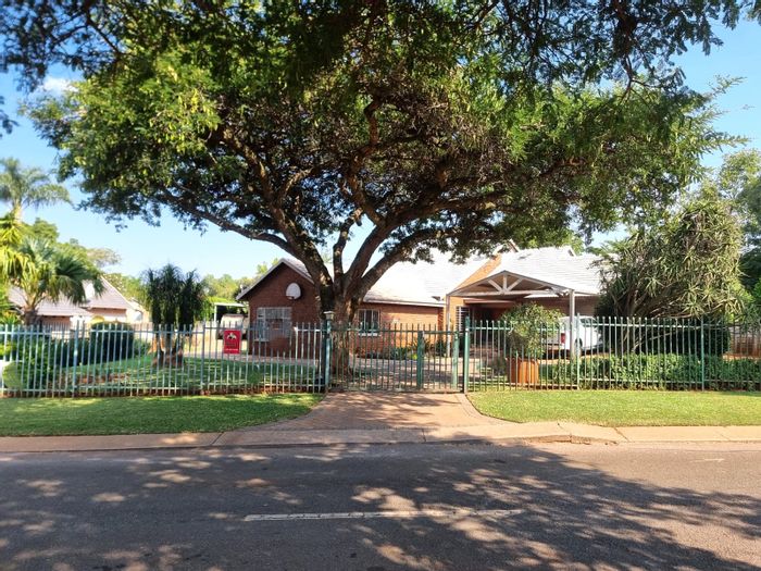 Property #ENT0270865, House for sale in Garsfontein