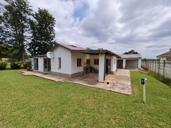House for Sale in Modimolle Central: 4 Bedrooms, 2 Bathrooms, Private Oasis.