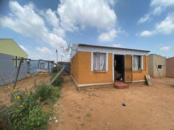 Property #ENT0271037, House for sale in Phola Park