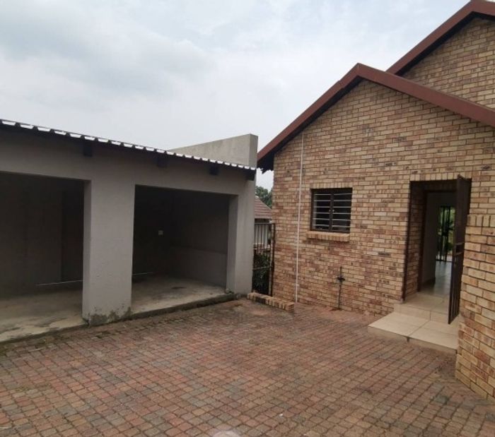 Property #ENT0271123, House for sale in Stonehenge Ext 7