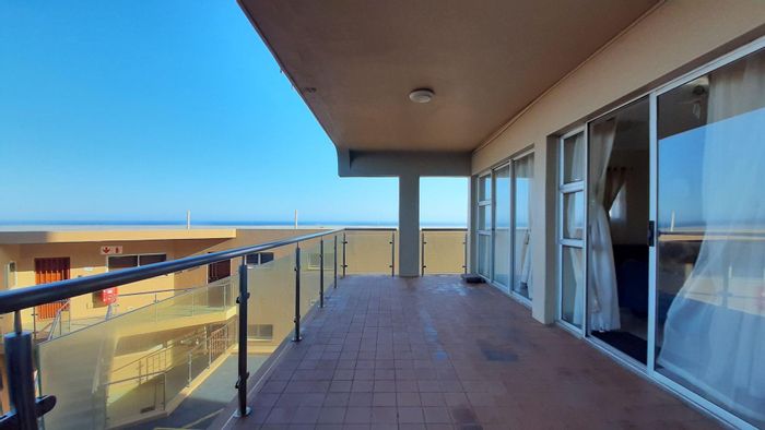 For Sale: Apartment in Sheffield Beach with sea views, pool, and beach access.