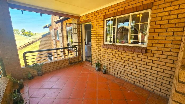 Property #ENT0272999, Townhouse for sale in Moreleta Park