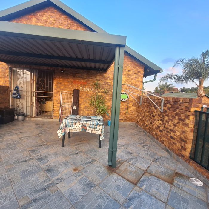 Property #ENT0273045, Apartment for sale in Rooihuiskraal North