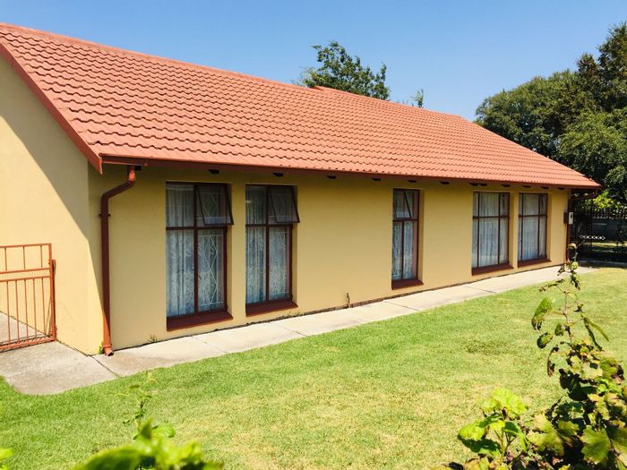 Property #ENT0273074, House for sale in Secunda Central