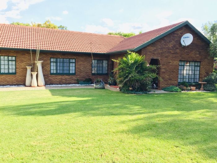 Property #ENT0273076, House for sale in Secunda Central