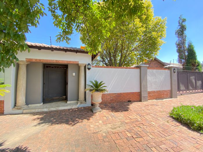 Property #ENT0273088, House for sale in Secunda Central