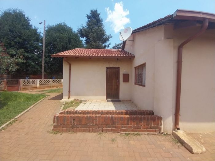 Property #ENT0273013, House for sale in Daveyton