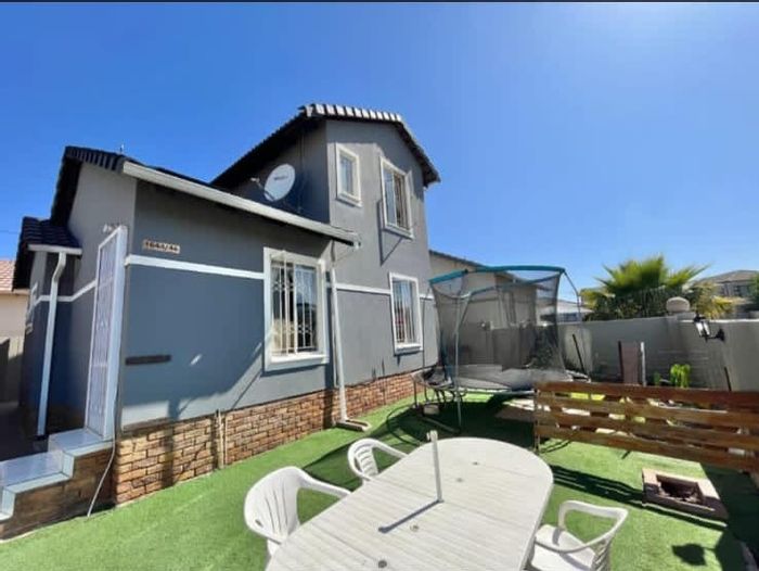 Property #ENT0273021, House for sale in Bloubosrand