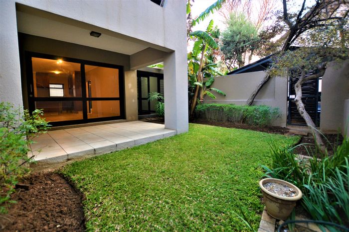 Witkoppen Apartment For Sale: Ground floor unit with garden, pool, and clubhouse access.