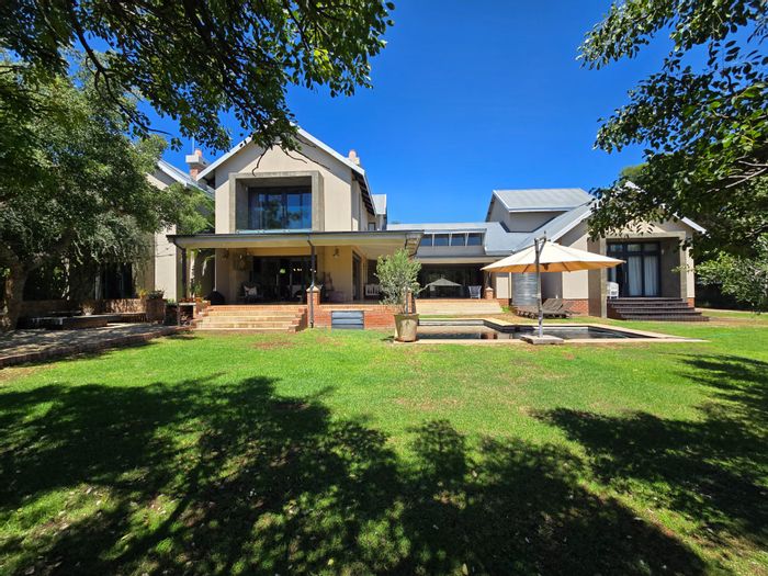 For Sale: House in Broadlands with pool, wine cellar, and expansive gardens.