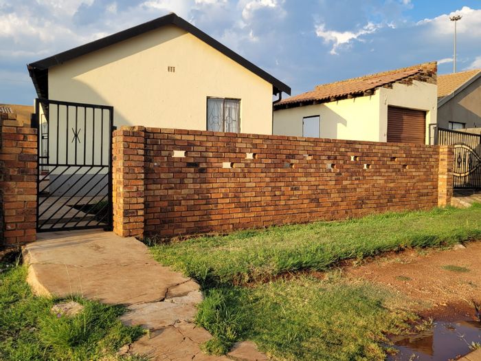 Property #ENT0273138, House for sale in Vosloorus
