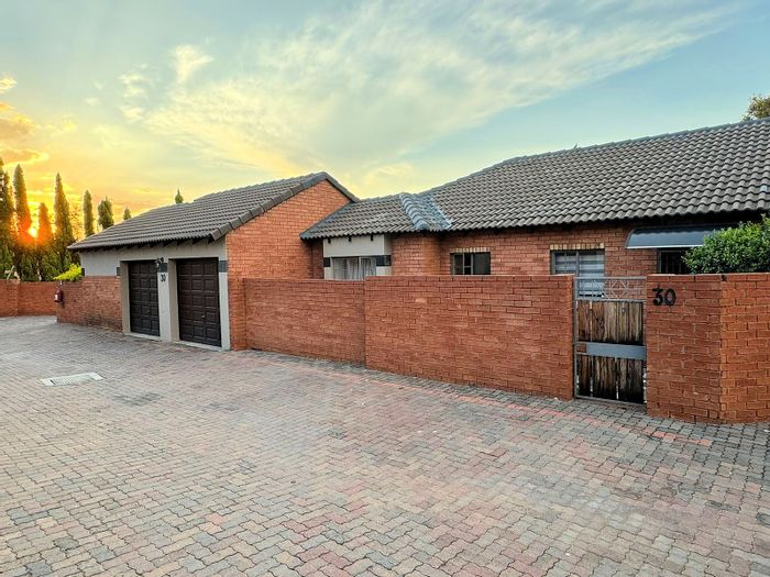 Property #ENT0273257, Townhouse sold in Mooikloof Ridge