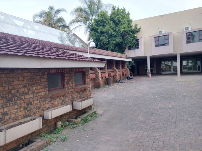 Property #ENT0273350, Guest House for sale in Bedfordview Central