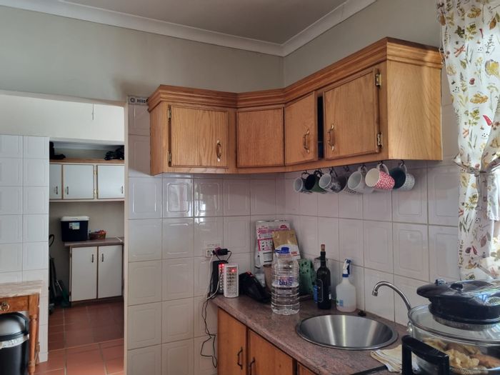 For Sale: House in Moregloed with double garage, studies, and outdoor braai areas.