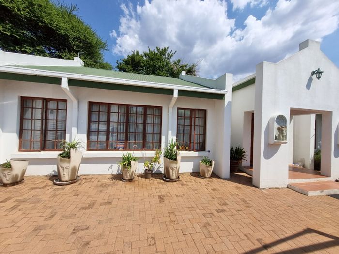 For Sale: House in Moregloed with double garage, studies, and outdoor braai areas.