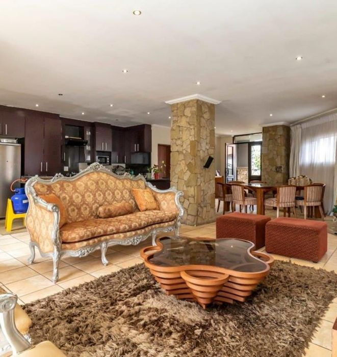 Willowbrook House For Sale: Spacious 4 Bedroom, Pool, Secure Estate Living