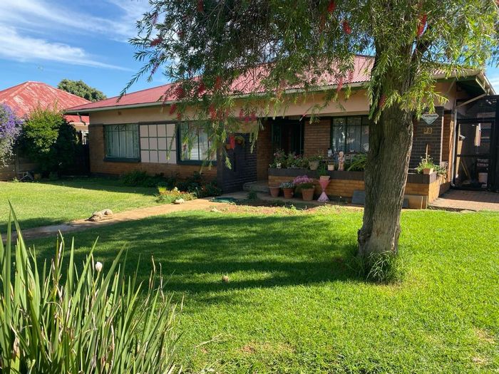 Property #ENT0273331, House for sale in Kempton Park Central