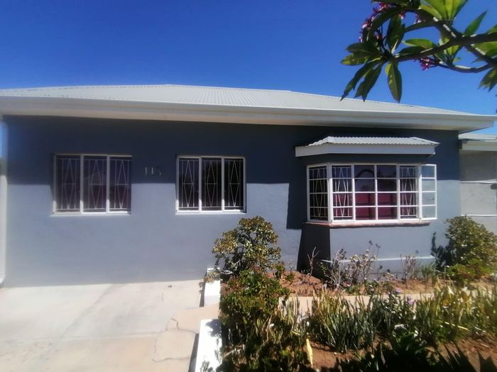 For Sale: House in Prince Albert Central with rental flats and spacious garden.