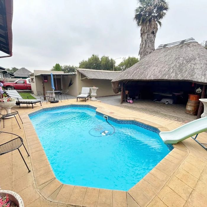 Property #ENT0273759, House for sale in Secunda Central