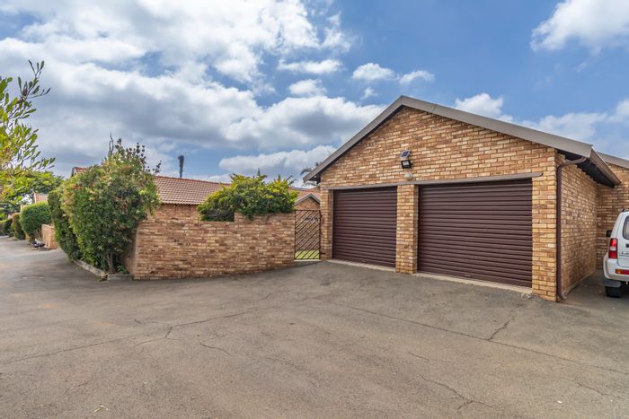 For Sale: Townhouse in Honeydew Ridge with 2 beds, garden, double garage, security.