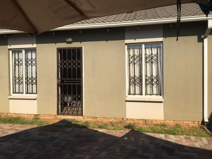 Property #ENT0273784, House rental monthly in Cosmo City