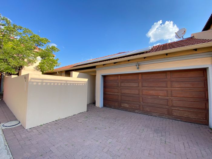Property #ENT0273708, Townhouse for sale in Secunda Central