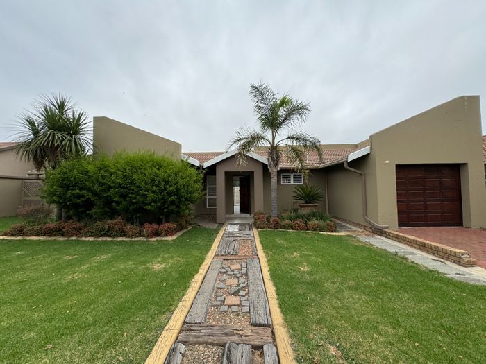 Property #ENT0273723, Townhouse sold in Trichardt