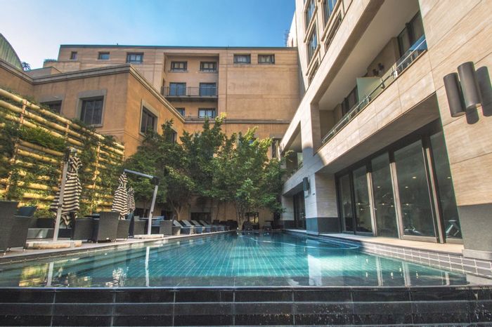 For Sale: Apartment in Sandton Central with pool, gym, and concierge services.