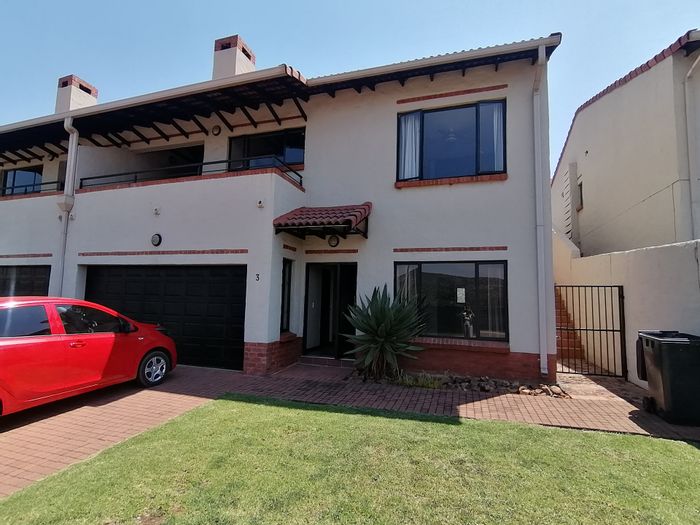 For Sale: Townhouse in Xanadu Nature Estate with garden, braai area, and views.