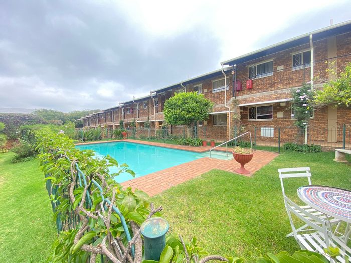 Ferndale Apartment For Sale: 2-bed, garden, pool, spa, near shops and transport.