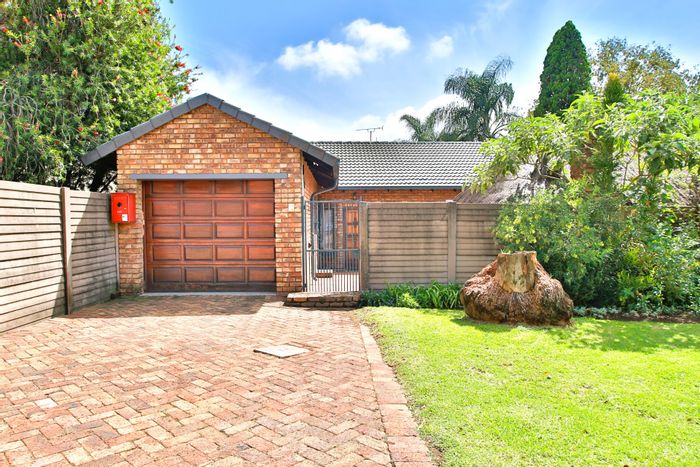 Property #ENT0274096, Townhouse for sale in Rooihuiskraal