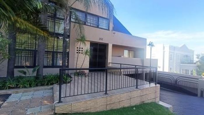 For Sale: House in Claudius with 5 bedrooms, study, triple garage, and garden.