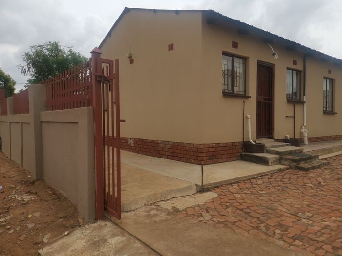 Property #ENT0274014, House for sale in Soshanguve Ext