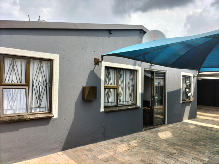 Property #ENT0274034, House sold in Protea Glen