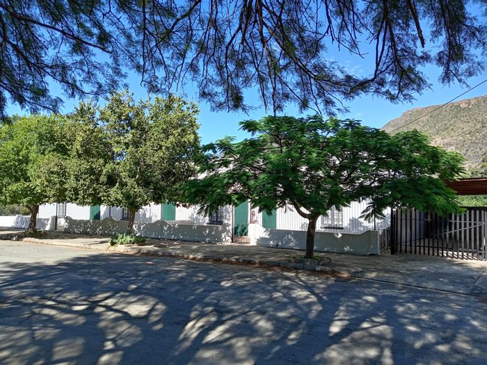 Property #ENT0274039, House for sale in Graaff-reinet Central