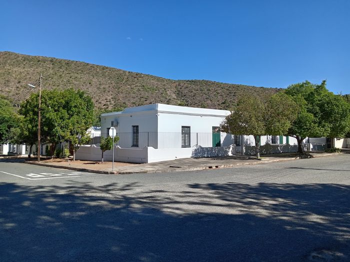 Graaff-Reinet Central House For Sale: Subdividable, Pool, Income Potential, Solar-Equipped