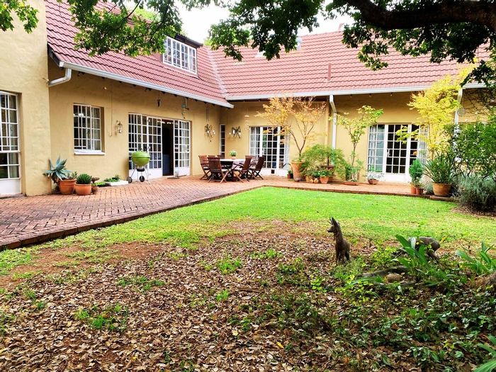 Hartebeespoort AH Small Holding For Sale: Two homes, borehole, agricultural tunnels, office conversion.