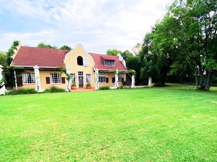 Broederstroom Farm For Sale: Two houses, borehole, agricultural tunnels, investment potential.